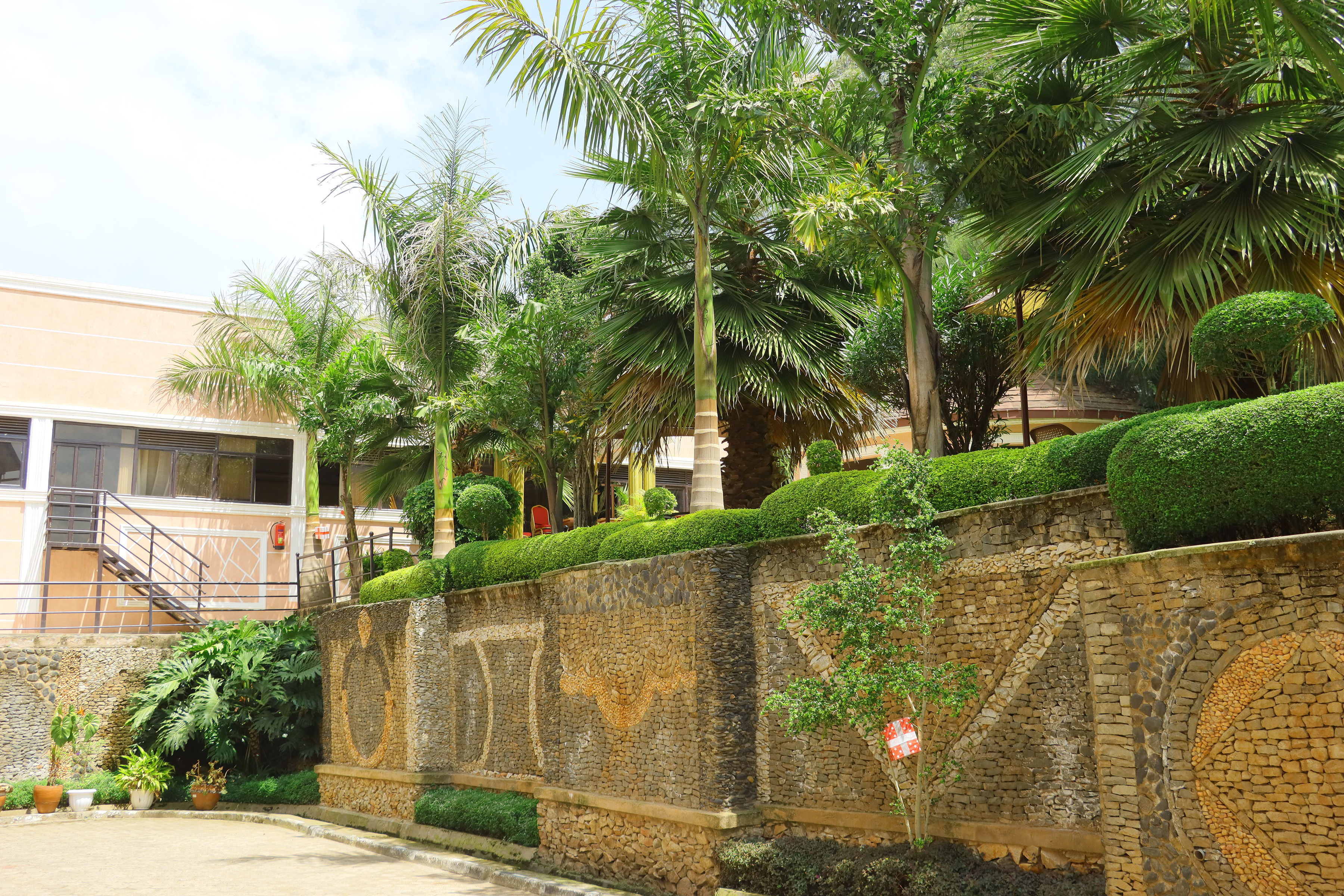 Famous Gates Hotel — Kaplong — photo 8